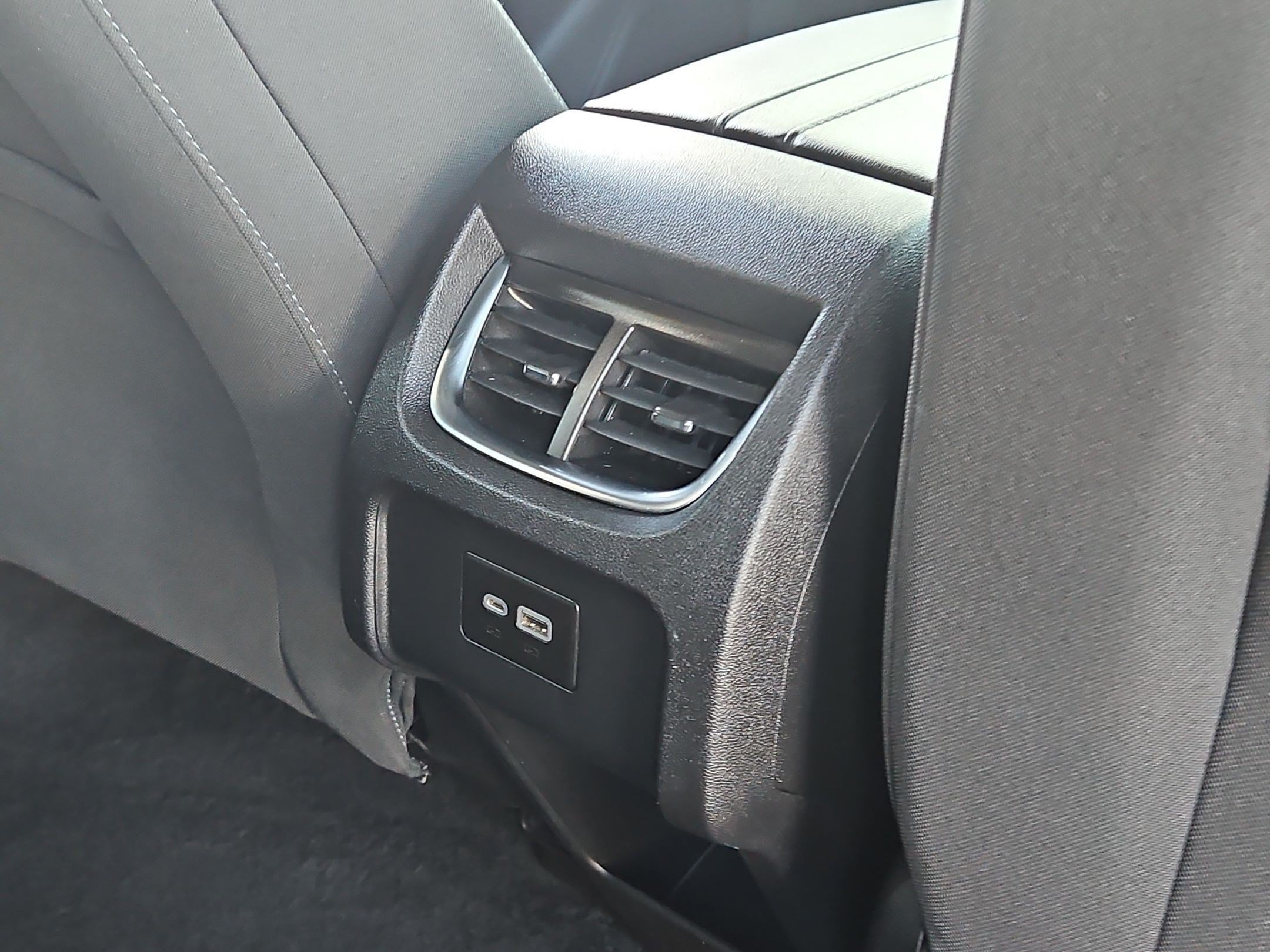 Used 2019 Chevrolet Blazer LT FWD image 28
