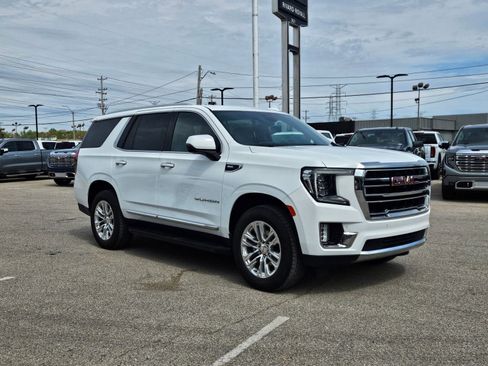 Used 2024 GMC Yukon SLT w/ SLT Luxury Package image 8