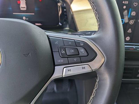Used 2024 Volkswagen Atlas SE FWD image 35
