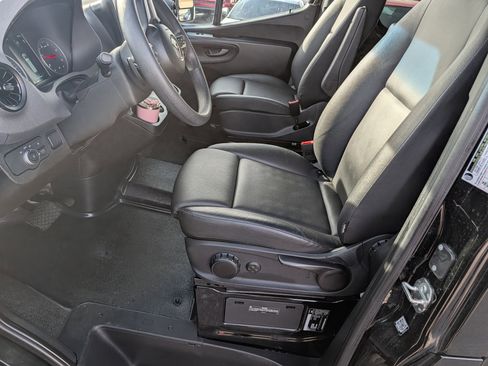 Used 2024 Mercedes-Benz Sprinter 2500 image 17