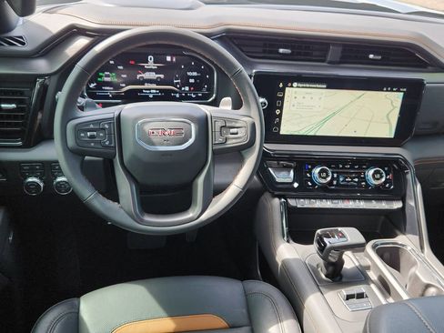 Used 2025 GMC Sierra 1500 AT4 w/ AT4 Premium Package AWD/4WD image 9