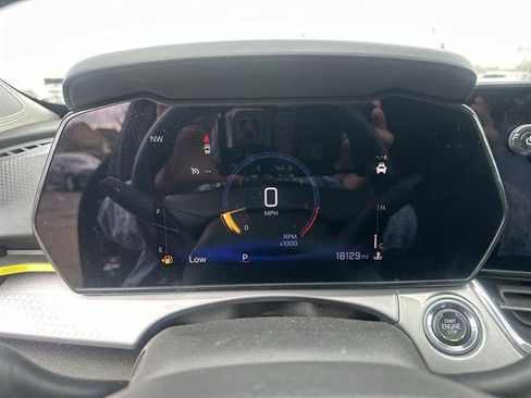 Certified 2025 Chevrolet Trax LT w/ Driver Confidence Package image 10