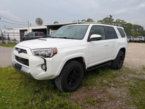Used 2020 Toyota 4Runner TRD Off-Road AWD/4WD image 2