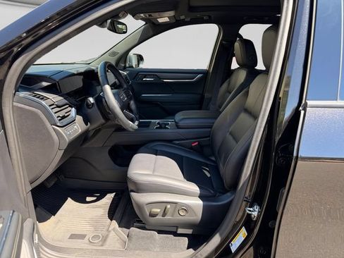 Used 2024 GMC Acadia Elevation w/ Trailering Package AWD/4WD image 10