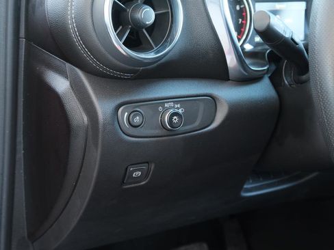 Used 2025 Chevrolet Blazer LT image 18