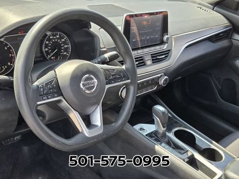 Used 2024 Nissan Altima 2.5 SV FWD image 8