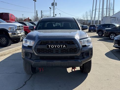 Used 2016 Toyota Tacoma SR w/ SR Convenience Package image 3