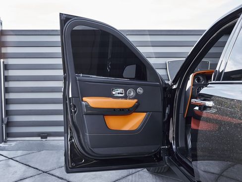 Used 2022 Rolls-Royce Cullinan Black Badge w/ Dark Exterior Package image 31