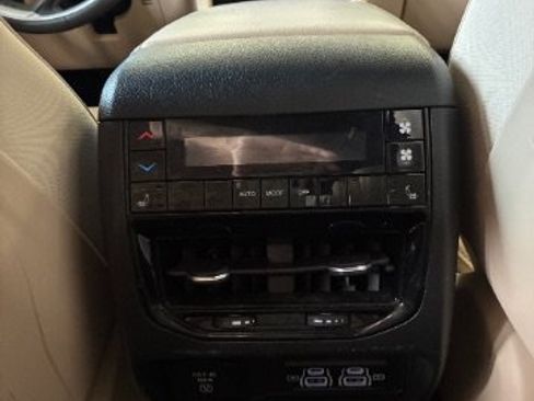 Used 2023 Jeep Grand Cherokee L Limited AWD/4WD image 29