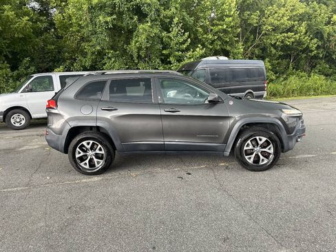 Used 2014 Jeep Cherokee Trailhawk w/ Comfort/Convenience Group AWD/4WD image 4