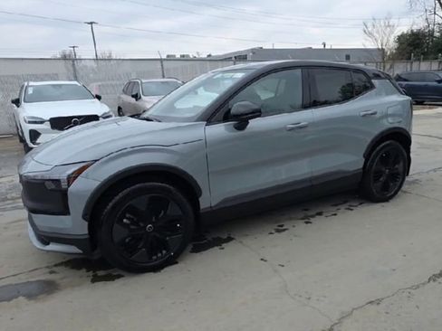 New 2026 Volvo EX30 Cross Country Ultra image 4