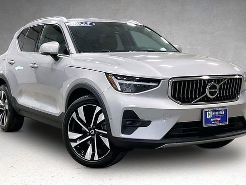 Used 2023 Volvo XC40 B5 Plus w/ Driver Assist Package AWD/4WD image 3