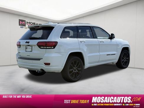 Used 2021 Jeep Grand Cherokee Laredo X AWD/4WD image 7
