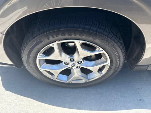 Used 2017 Subaru Forester 2.5i Touring AWD/4WD image 5