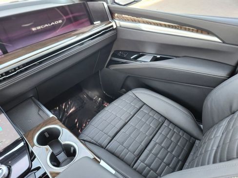 Certified 2026 Cadillac Escalade Platinum Sport w/ LPO, ONYX Package AWD/4WD image 13