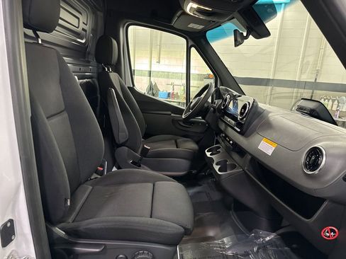 Used 2025 Mercedes-Benz Sprinter 3500 image 13