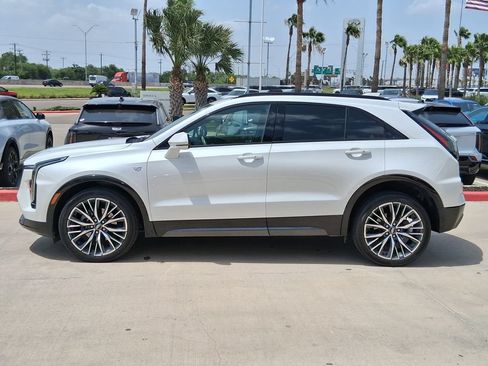 Used 2024 Cadillac XT4 Sport w/ Technology Package FWD image 3