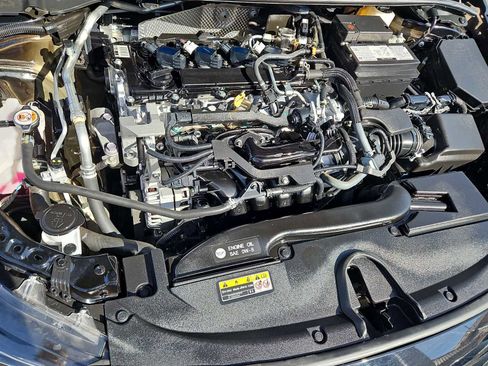 Used 2025 Toyota Corolla LE image 27