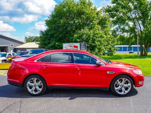 Used 2010 Ford Taurus SHO image 2