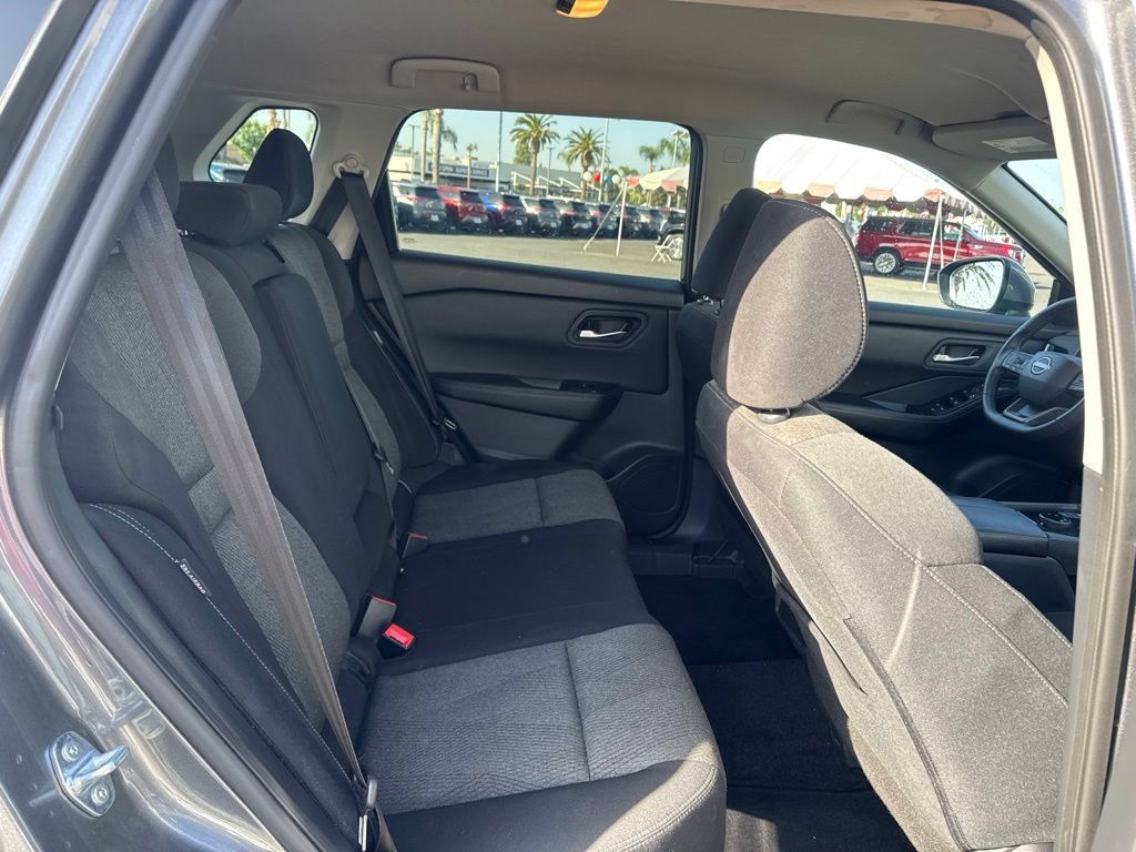 Used 2026 Nissan Rogue SV AWD/4WD image 10
