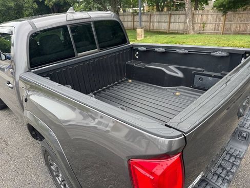 Used 2017 Toyota Tacoma SR5 w/ Tow Package AWD/4WD image 16
