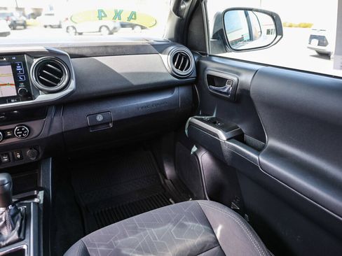 Used 2018 Toyota Tacoma TRD Off-Road w/ Technology Package image 6