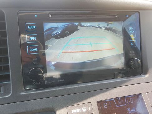 Used 2017 Toyota Sienna XLE w/ XLE Navigation Package FWD image 52