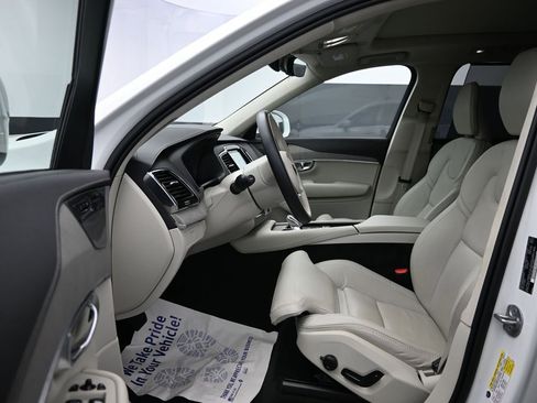 Certified 2024 Volvo XC90 B6 Ultimate w/ Lounge Package AWD/4WD image 11