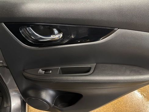 Used 2021 Nissan Rogue Sport SL w/ Premium Package image 24