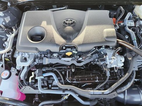Used 2025 Toyota Camry SE image 21