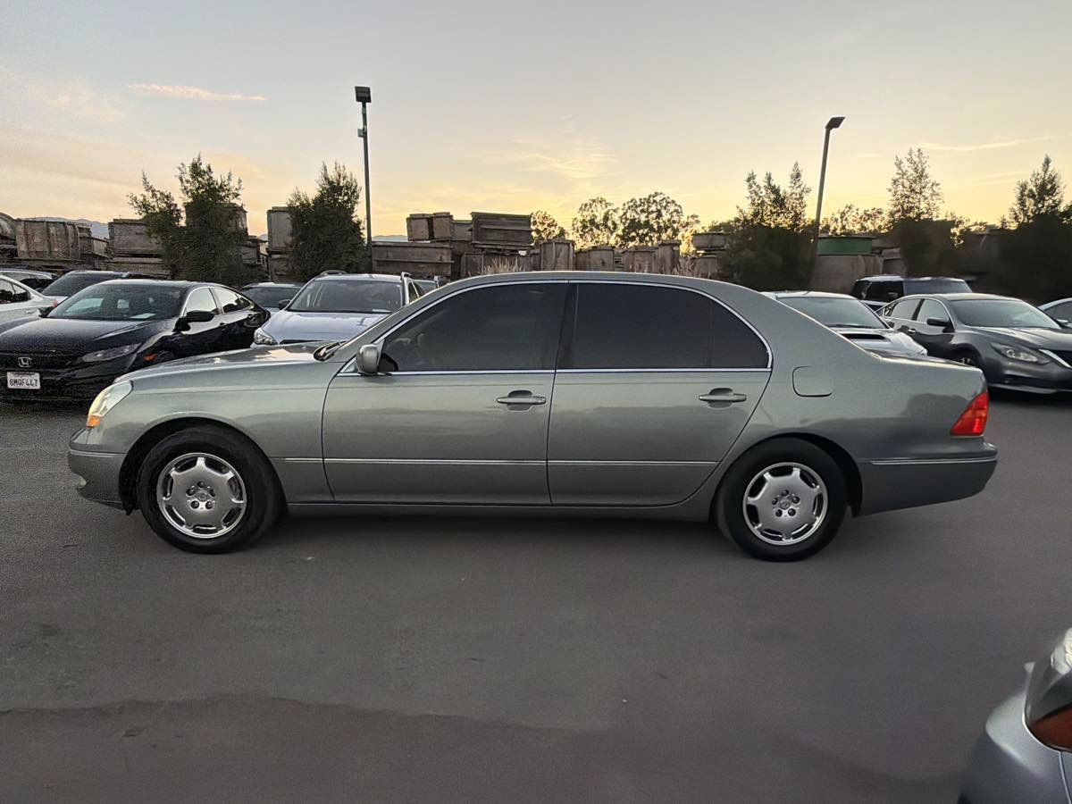 Used 2002 Lexus LS 430 w/ Navigation/Mark Levinson Pkg RWD image 4