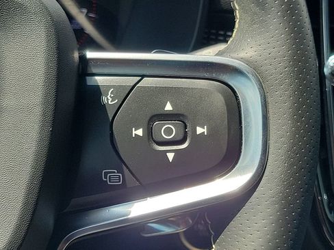 Used 2019 Volvo XC40 T5 R-Design AWD/4WD image 20