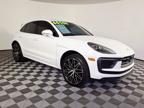 Used 2024 Porsche Macan AWD/4WD image 3