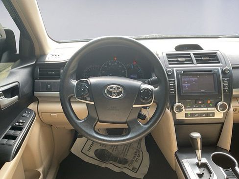 Used 2014 Toyota Camry LE FWD image 9