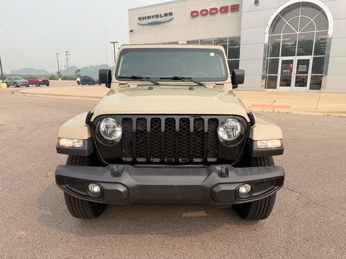 Used 2022 Jeep Gladiator Sport AWD/4WD image 8