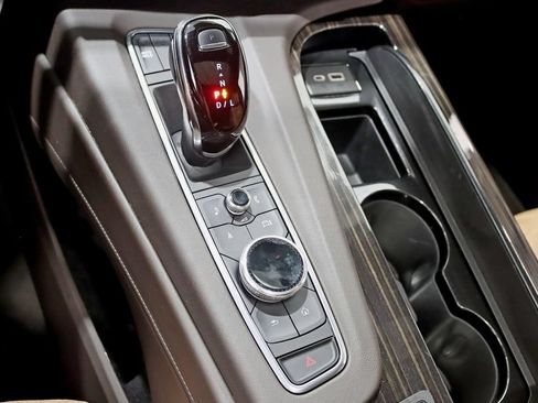 Used 2021 Cadillac Escalade Premium Luxury AWD/4WD image 22