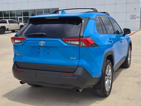 Used 2021 Toyota RAV4 XLE Premium FWD image 7