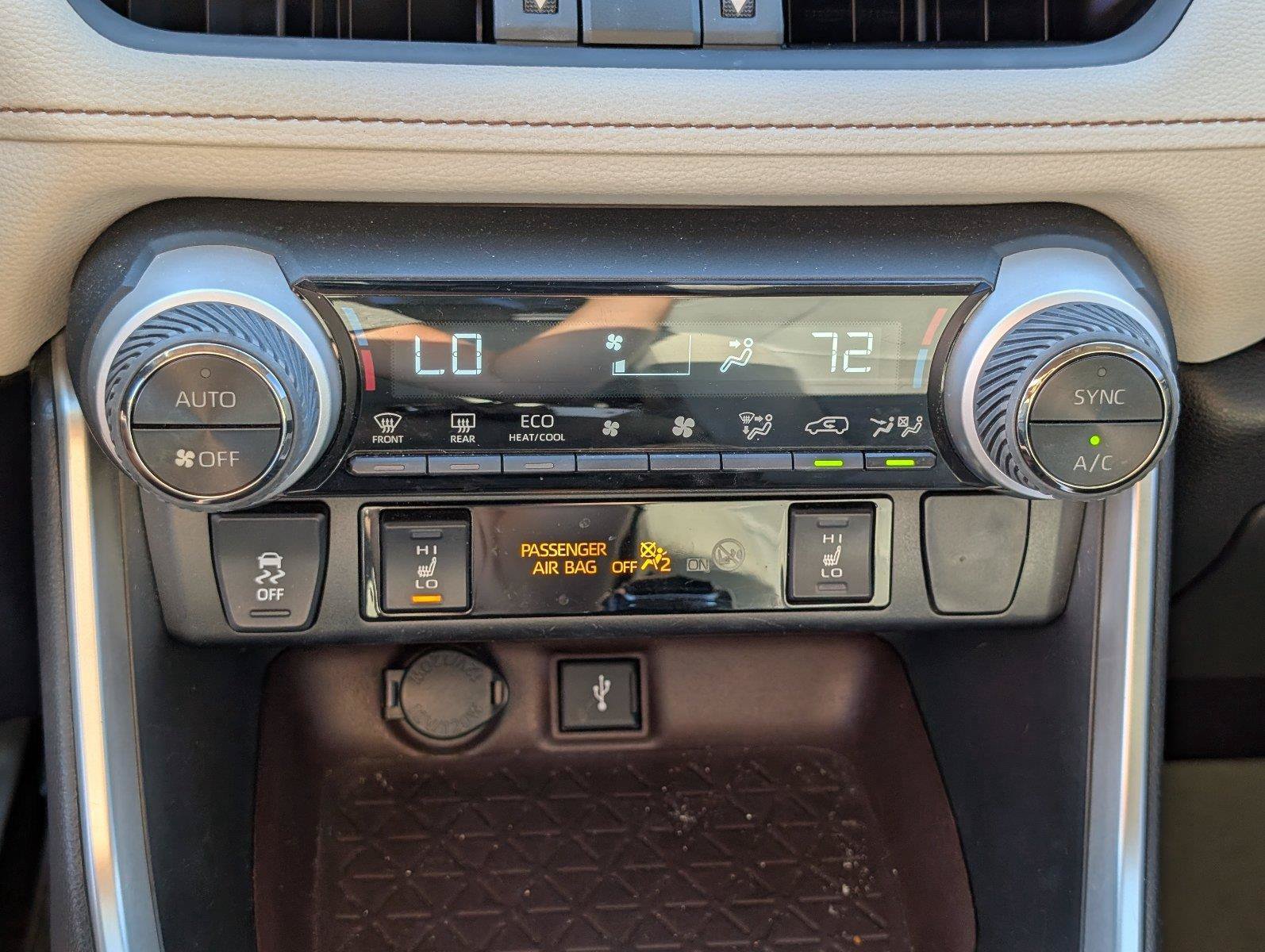 Used 2020 Toyota RAV4 Limited FWD image 24