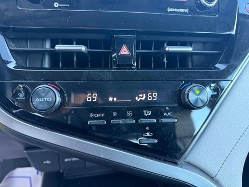 Used 2024 Toyota Camry SE image 18