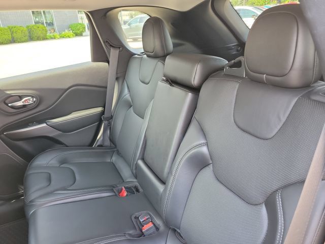 Used 2021 Jeep Cherokee Latitude Lux w/ Comfort/Convenience Group AWD/4WD image 25