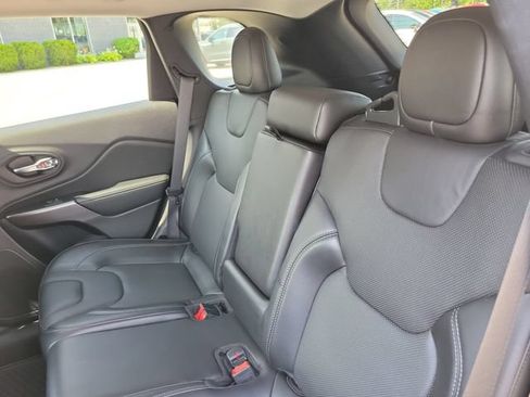 Used 2021 Jeep Cherokee Latitude Lux w/ Comfort/Convenience Group AWD/4WD image 25