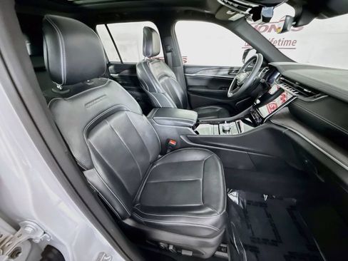 Used 2023 Jeep Grand Cherokee Overland AWD/4WD image 35