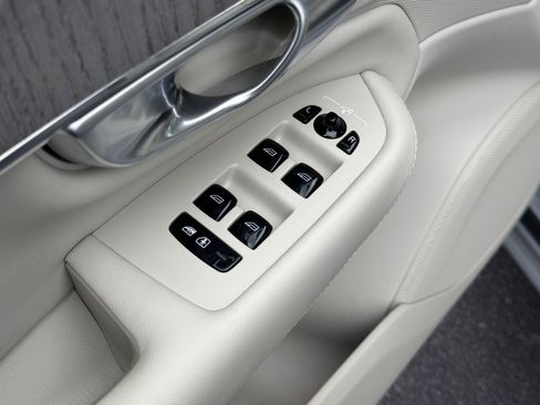 Certified 2024 Volvo XC90 T8 Plus w/ Protection Package Premier image 15