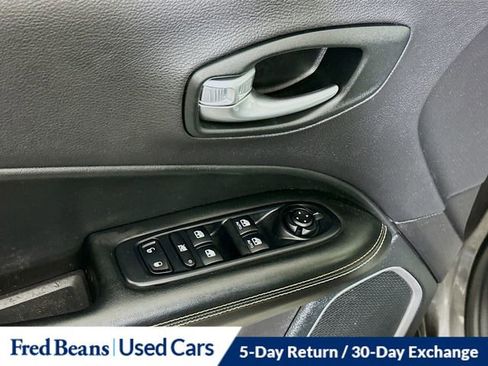 Used 2018 Jeep Compass Latitude AWD/4WD image 25