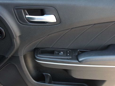 Used 2022 Dodge Charger SXT RWD image 13