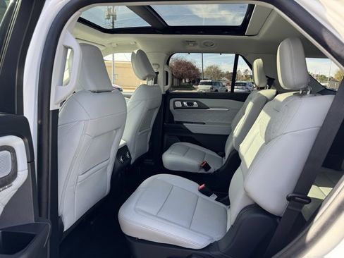 Used 2025 Ford Explorer Platinum w/ Ultimate Package image 31