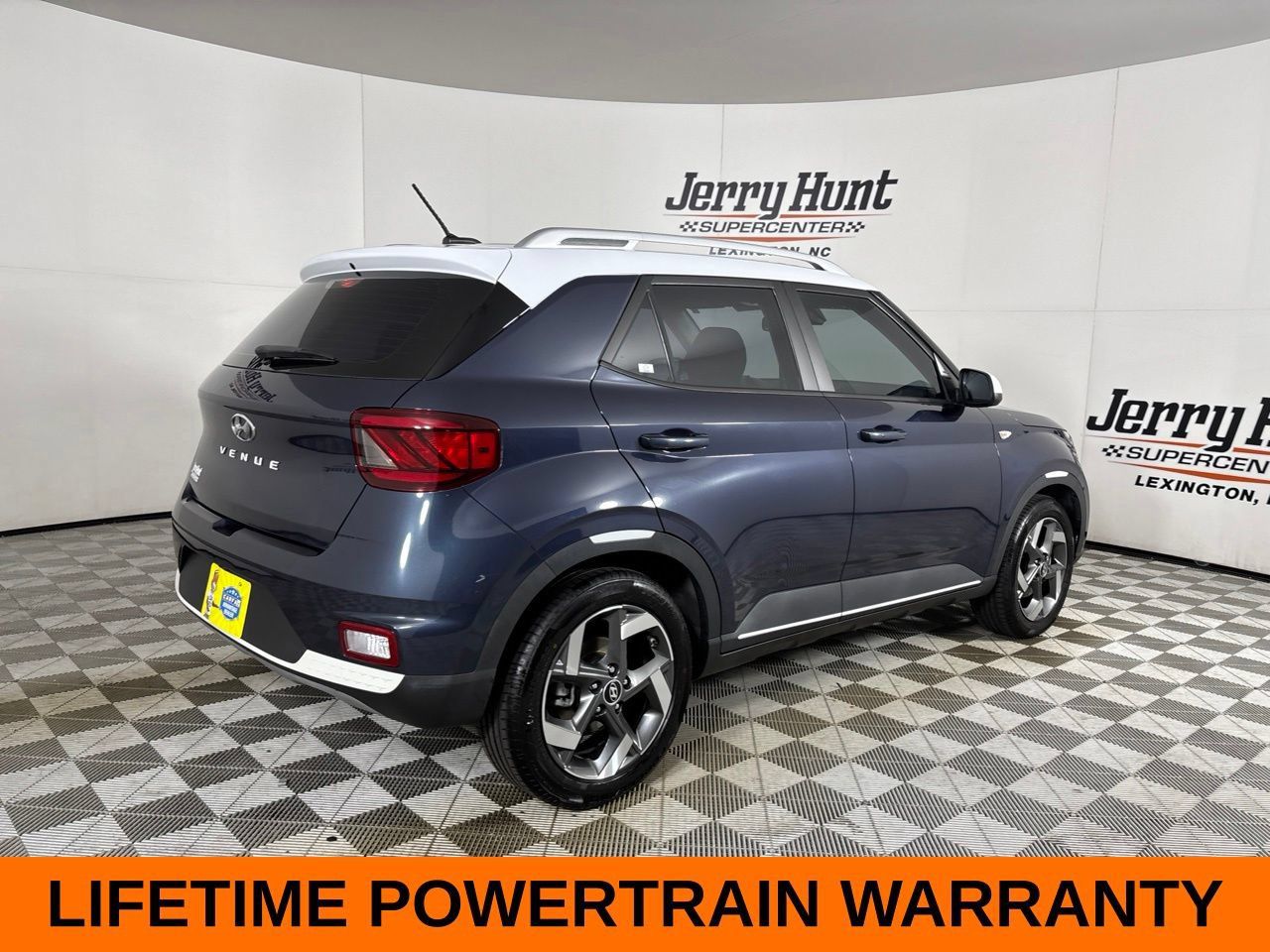 Used 2023 Hyundai Venue Limited FWD image 6