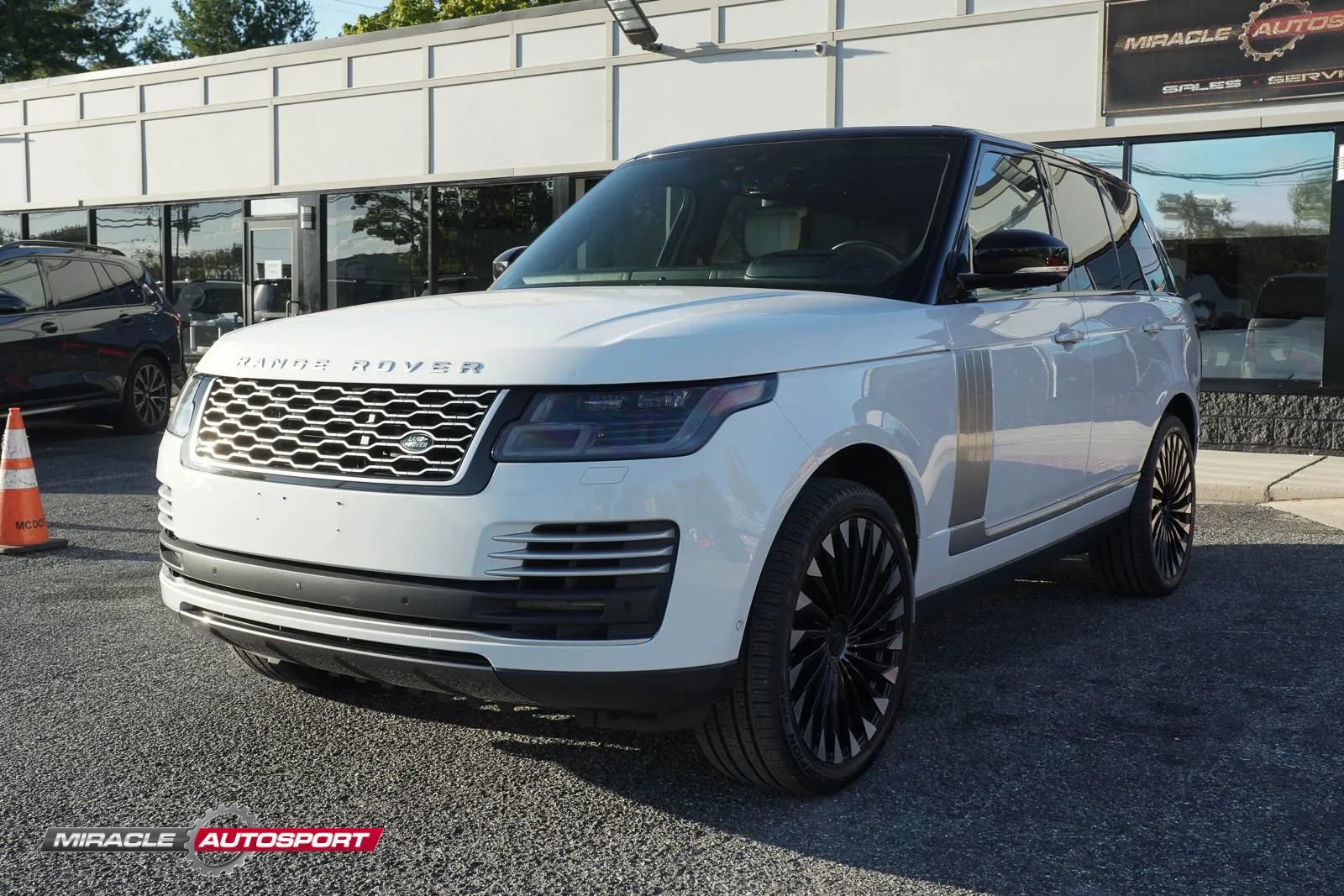 Used 2021 Land Rover Range Rover Autobiography AWD/4WD image 3