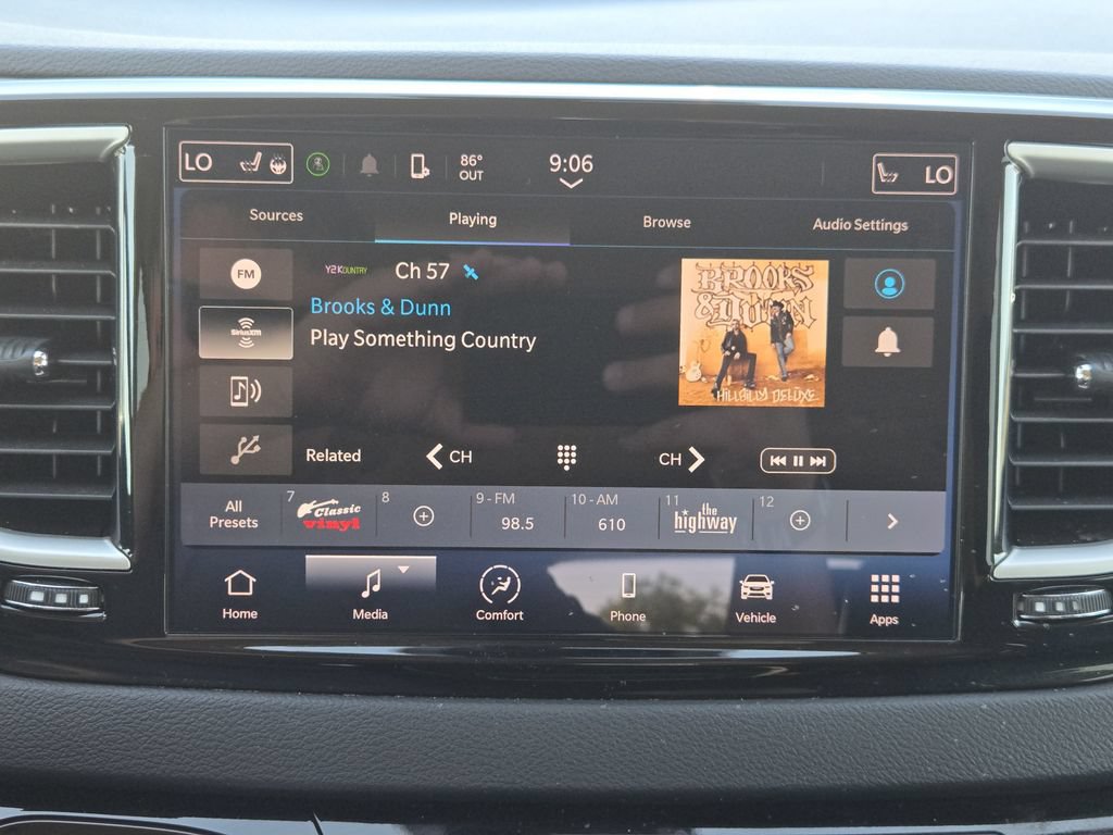 Used 2024 Chrysler Pacifica Touring-L FWD image 18