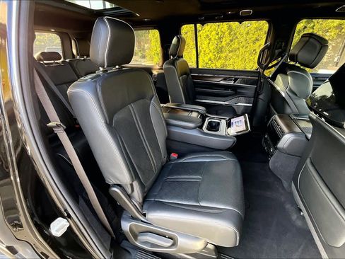 Used 2022 Jeep Grand Wagoneer Series II w/ Premium Group II image 18